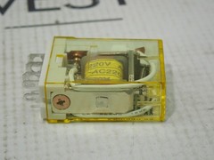 IDEC RH1B-U RELAY 10A AC 220V Box of 10