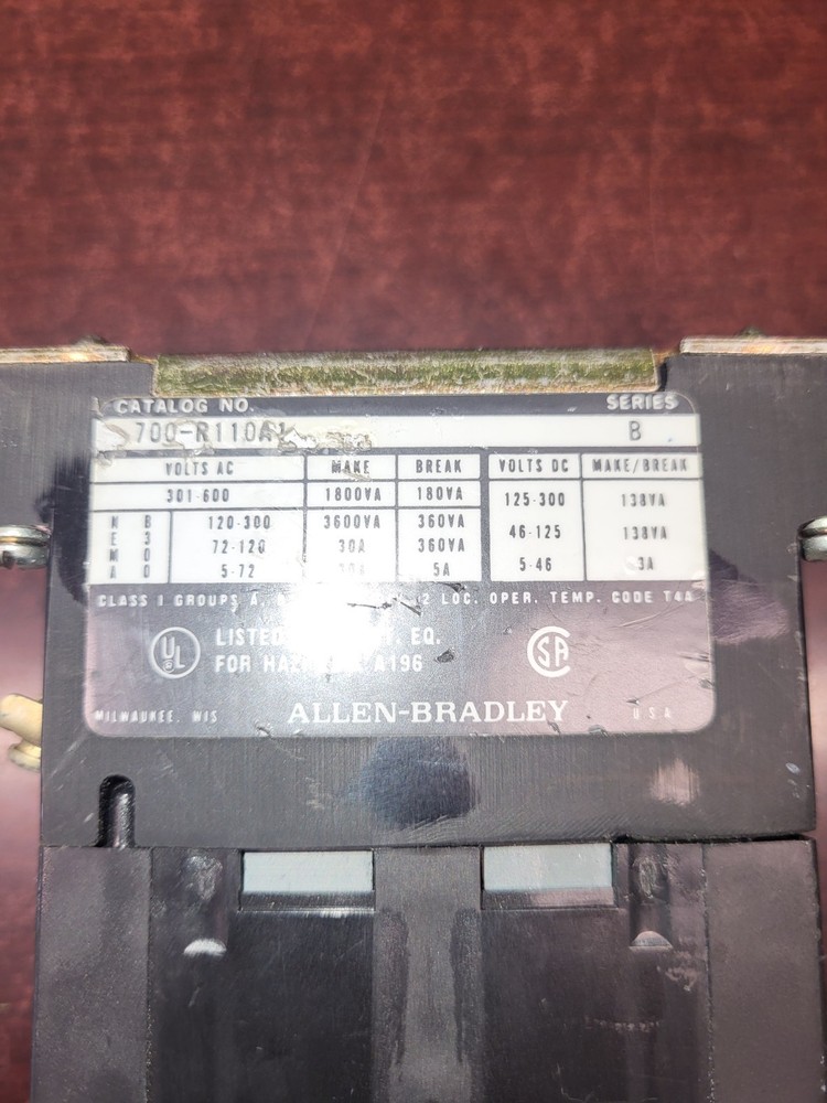 ALLEN BRADLEY 700-R110A1 /B ELECTRICALLY HELD RELAY W/ 77AB86 COIL 110-120