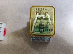 IDEC RR2P-U 10A 8 Pin Relay DC24V (WITH DAYTON 5X852N BASE)