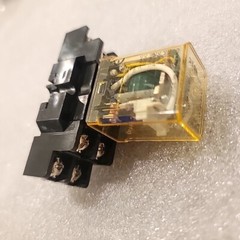 IDEC – RH2B-UL DC24V DPDT 10A 24VDC Relay w/ SH2B-05 9N903 Socket Base