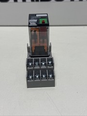 One Schneider RXM4AB1F7 120V AC Coil Cube Relay w/ Base Socket