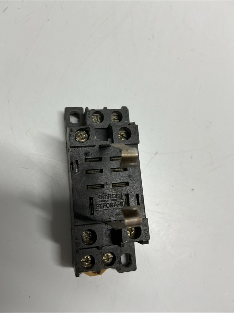 OMRON PTF08A-E Relay Socket Base Plug-In Relay Holder w/ Clip W-068