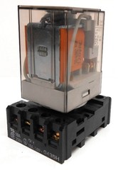 ALLEN BRADLEY, TUBE BASE RELAY, 700-HA32A1, SER D, WITH SOCKET 0435H
