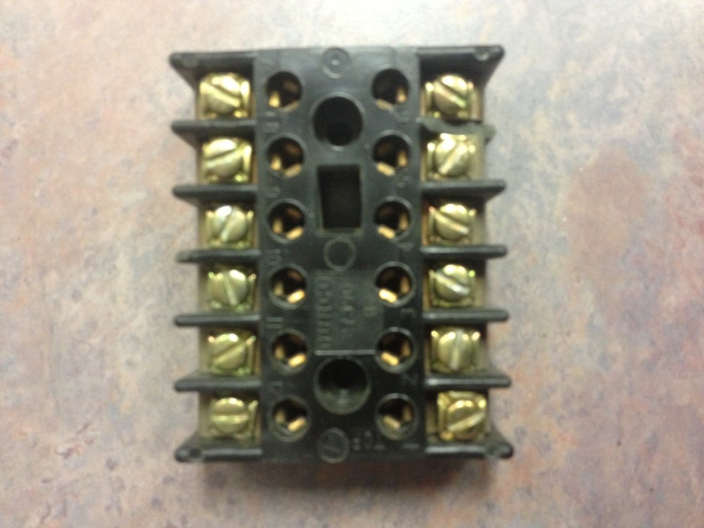 27390 Struthers Dunn Dunco Socket