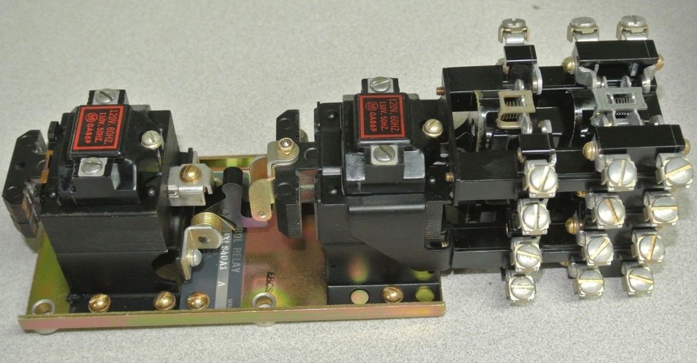 ALLEN-BRADLEY 700-BXL840A1 – AC RELAY TYPE BXL – 110/120V, 8-POLE – NEW SURPLUS