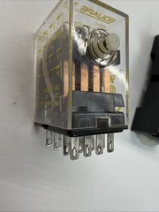 SQUARE D Relay Miniature 8501 RS14M1V20 110/120v Coil 4 N.O. 4 N.C. W-Base