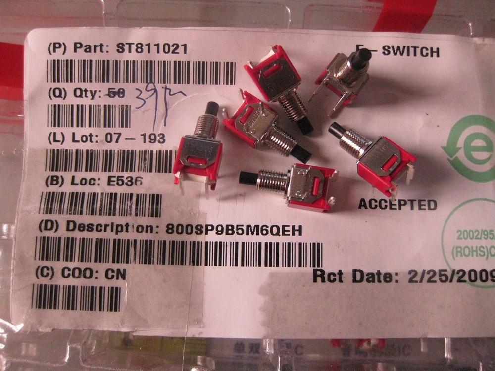 1x 800SP9B5M6QEH Pushbutton Switches 3A 120VAC or 28VDC Off-(On) Hardware