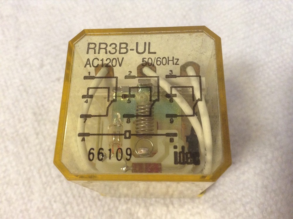 IDEC RR3B-UL Relay AC120V