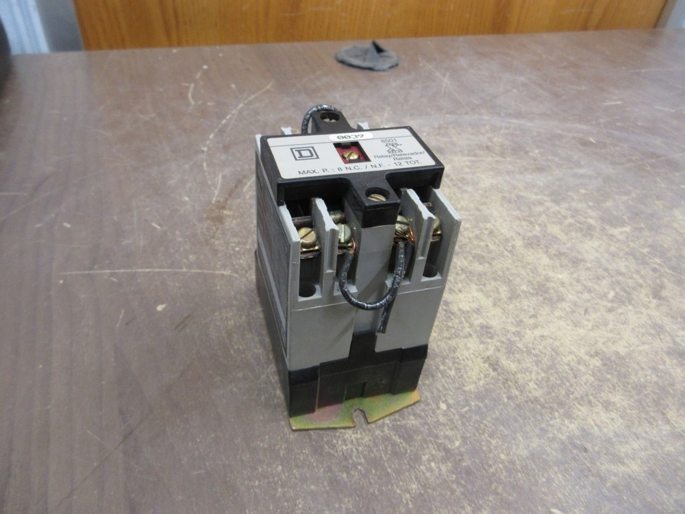 Square D Control Relay 8501X020 Ser. A 120V Coil 20A Used