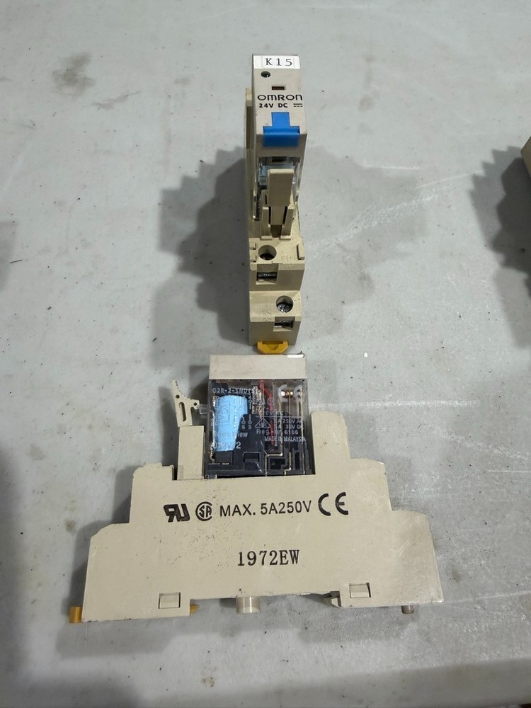 OMRON G2R-2-SND (S) RELAY WITH SOCKET BASE LA9