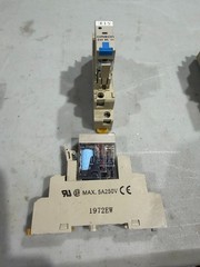 OMRON G2R-2-SND (S) RELAY WITH SOCKET BASE LA9