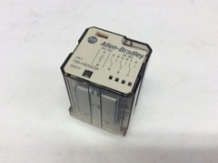 Allen Bradley 700-HB33Z24 Lot of 4 24V Relays Series D
