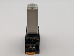 OMRON H3YN-4 Timer Relay w Base PYF14A-E 1 Second – 1 Minute 14 Pin Adjustable