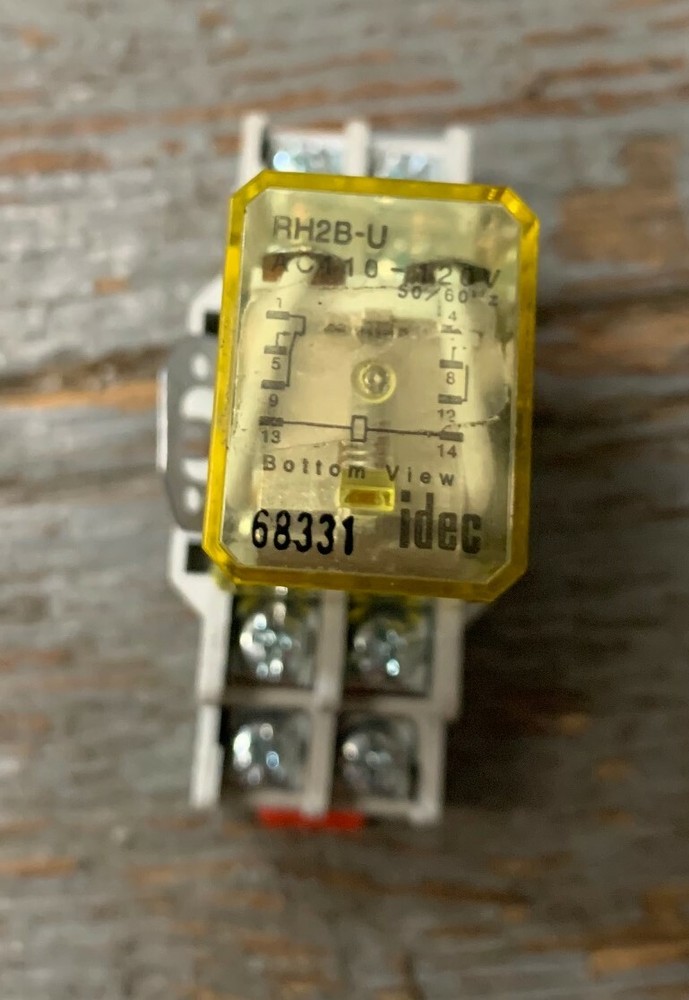 IDEC RH2B-U RELAY DC24V WITH IDEC SH2B-05 BASE 10A 300V 8 PIN