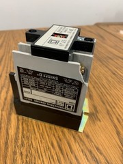SQD 8501X030V02 “NEW-Open Box” *Chipped* AC Industrial Control Relay 20A 120V