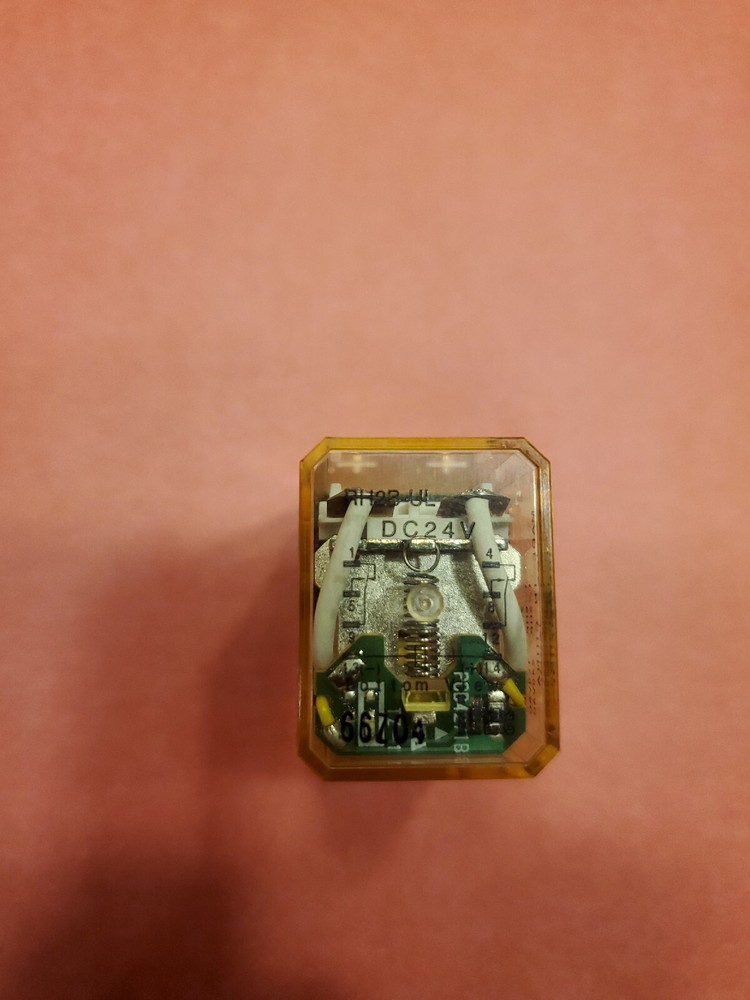 Idec RH2B-UL DC24V Relay