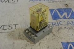 IDEC Cube Rlay RR2P-UL DC 24V 65Y14 with base SR2P-06 10A 300V