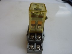 IDEC RH2B-U Relay DC 24V W/ SH2B-05 Base 10A 300V (31413)