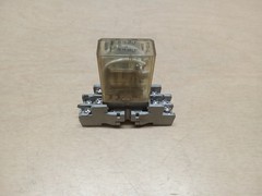 Idec RY2S-U 24Vdc Relay W/ Idec SY2S-05 Socket