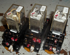 LOT OF 3 OMRON MY4N 110/120VAC RELAY W/ 2-M4X10 RELAY SOCKET BASE (WL58-3)