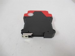 251386 New In Box; Schneider XPSBCE3110P Relay2 Hand 24Vac/dc Type IIIC 2NO/1NC