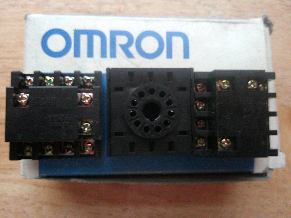(1) NEW – OMRON P3GA-11 – 11 Pin Relay Socket
