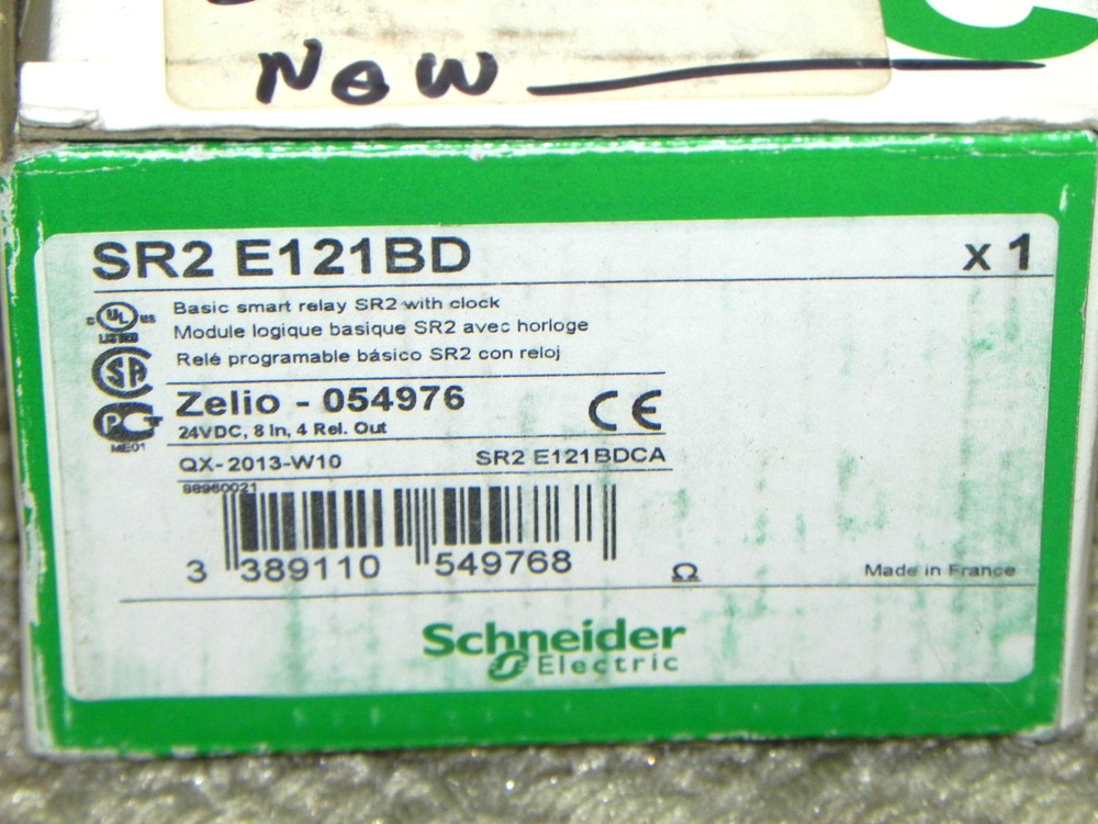 Schneider SR2 E121BD Basic Smart Relay SR2 Clock, Integrated clock 24 V DC