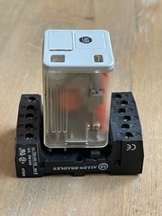 ALLEN BRADLEY 700-HB33A1 SER B RELAY 120VAC 11 PIN WITH 700-HN102 SOCKET BASE