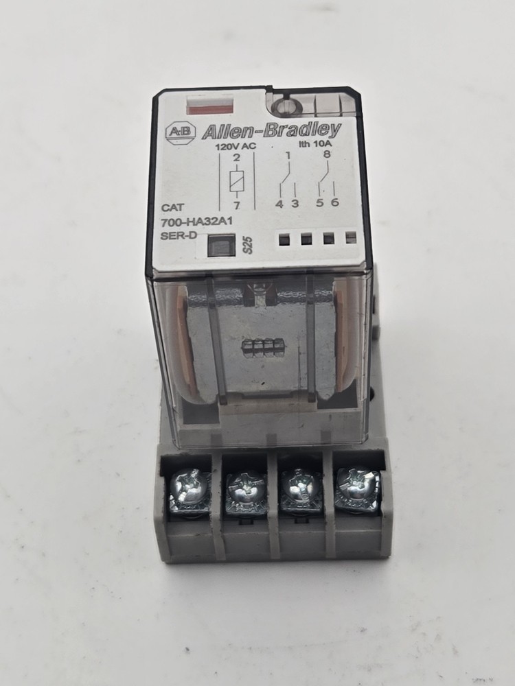 Allen-Bradley 700-HF32A1 Control Relay w/ Socket Base Ser D