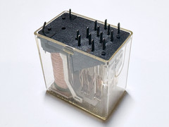 V23154-N0722-C810 Siemens PCB Cradle Relay 32VDC 4PDT 2A 125VAC/150VDC 15-Pin