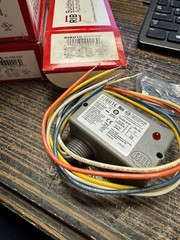 RIBU1C ENCLOSED RELAY 120V LOT OF 4 NEW FUNCTIONAL DEVICES