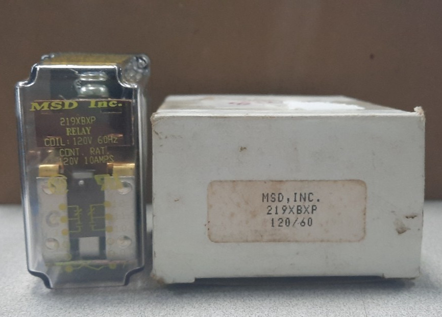 MSD INC 219XBXP-120VAC Relay, 10A Locking Clip Plug-in Relay NIB/NOS