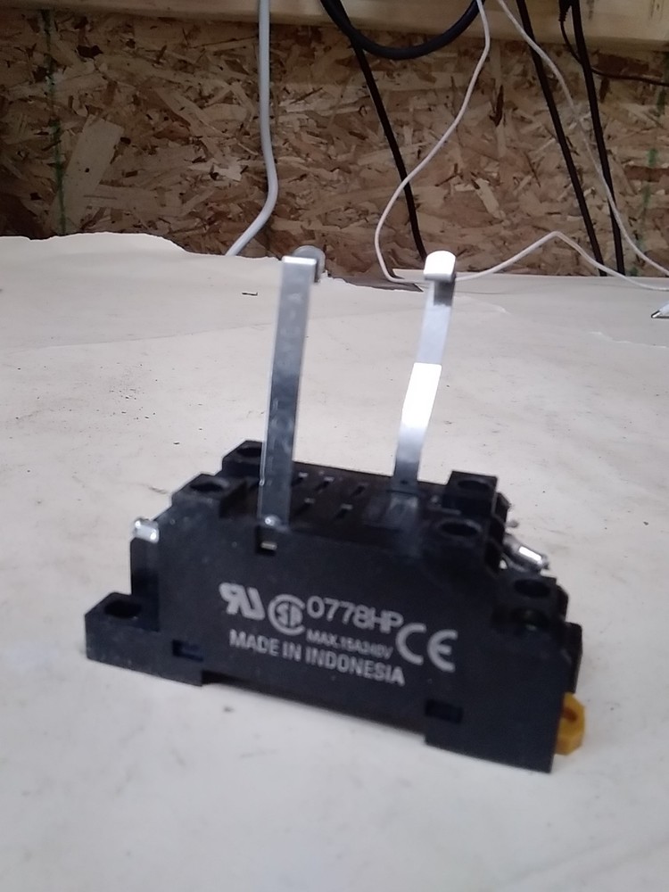 OMRON RELAY + 2-M4X12 BASE