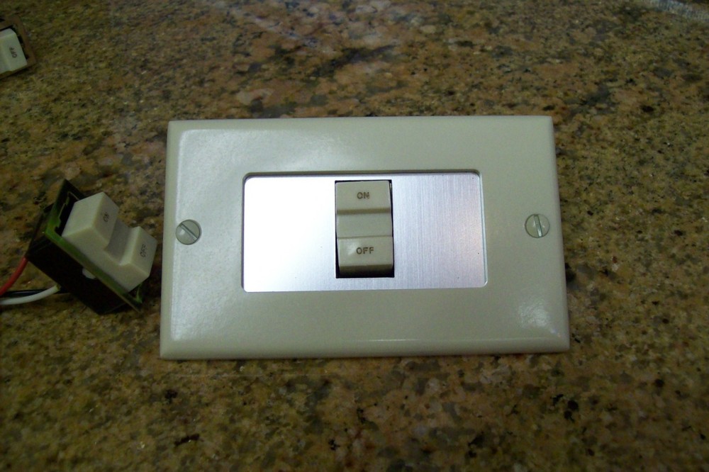 10—GE REMOTE CONTROL SW. PLATES FOR RR7 RR9 SYS– SWITCH NOT INCLUDED