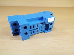 FINDER RELAY SOCKET 96.72 GENERAL PURPOSE 8PIN DINRAIL SCREW MOUNT 15A 250V