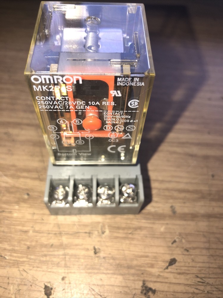 Omron MK2P-S Relay 120VAC Coil_ 250VAC / 28VDC 10A Contacts SR2P-06 Base