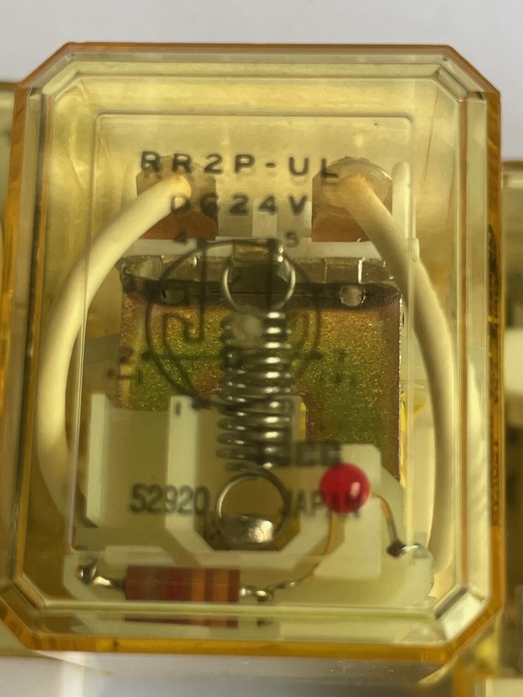 IDEC RR2P-UL RELAY DC24V 4 Available