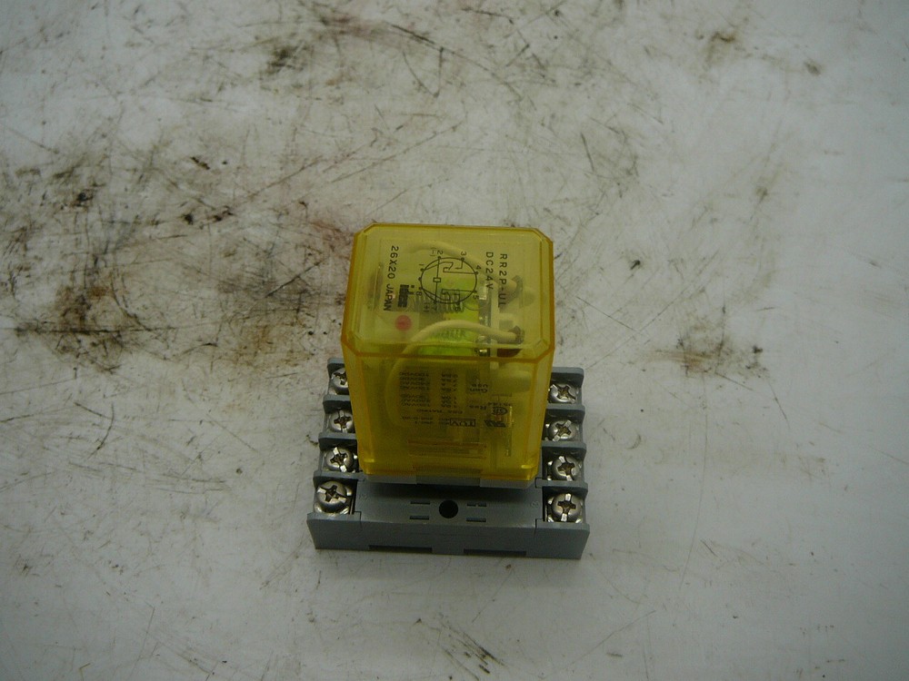 IDEC RR2P-UL RELAY 24VDC WITH SR2P-06 SOCKET BASE LOT OF 3