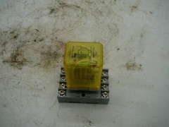 IDEC RR2P-UL RELAY 24VDC WITH SR2P-06 SOCKET BASE LOT OF 3