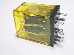 HC1E-AC220V SDS RELAIS Plug-in Power Relay 220VAC SPDT 5A 250VAC 5Pin Amber Seal