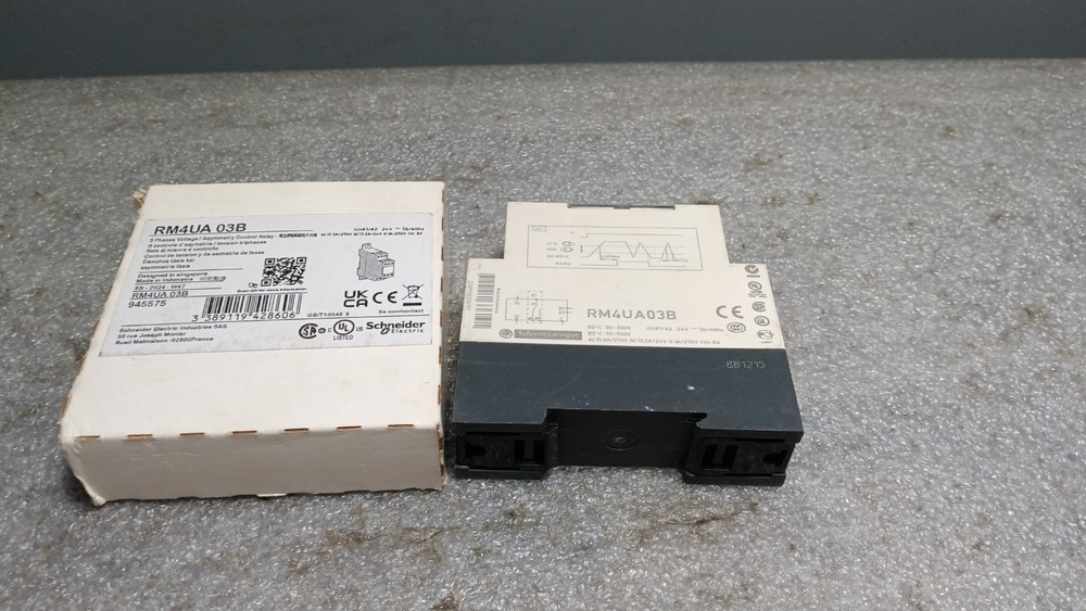 NEW IN BOX SCHNEIDER Telemecanique RM4UA03B Voltage Measurement Relay