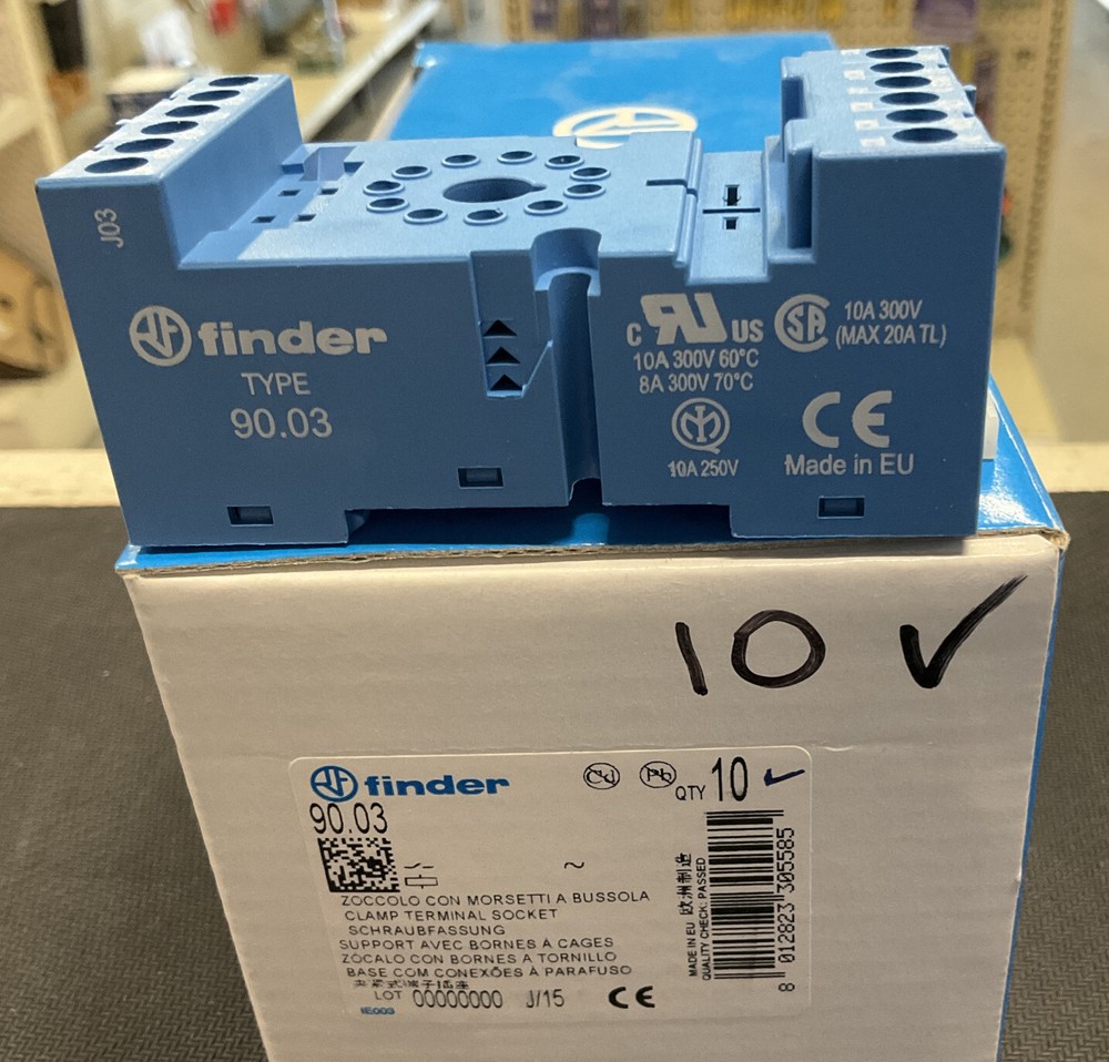 90.03- CLAMP TERMINAL SOCKET – 10A 300V