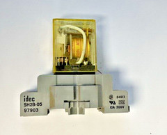 IDEC RH2B-UL RELAY 120VAC 50/60HZ W/ SH2B-05 SOCKET 10A 300V ***LOTOF2***