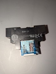 NEW GENUINE ALLEN-BRADLEY 700-HN121 SER A RELAY BASE W/ 700-HK36Z24 SER B RELAY