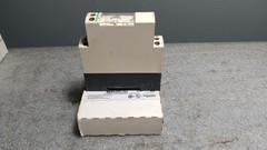 NEW IN BOX SCHNEIDER Telemecanique RM4UA03B Voltage Measurement Relay