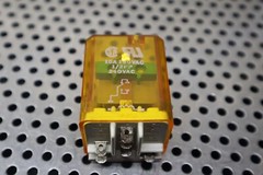 211D10-464B 007-9818213 Relays 18VDC Coil New Old Stock (Lot of 5)