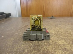 IDEC Relay w/ Base RH2B-UL 24VDC *Lot of 3* *Missing DIN Rail Mount* Used
