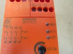 E. Dold & Sohne KG BH7925 SAFETY RELAY BH7925.96/102 24VAC/DC 0,5-5s