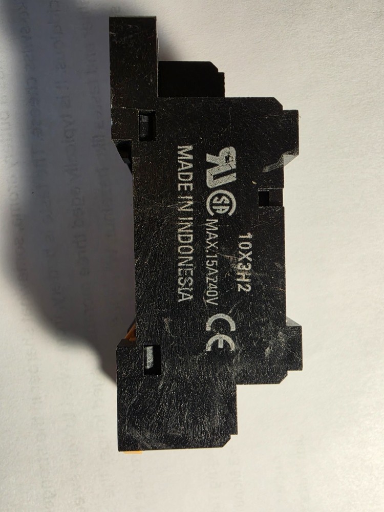 DIN MOUNT Relay Base PTFO8A-E; 8-Blade Base; 12A @ 250VAC