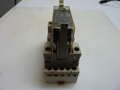 OMRON G7S-4A2B-E RELAY 24VDC 10A W/ OMRON P7S-14F-END 10A 24VDC SOCKET (31408)